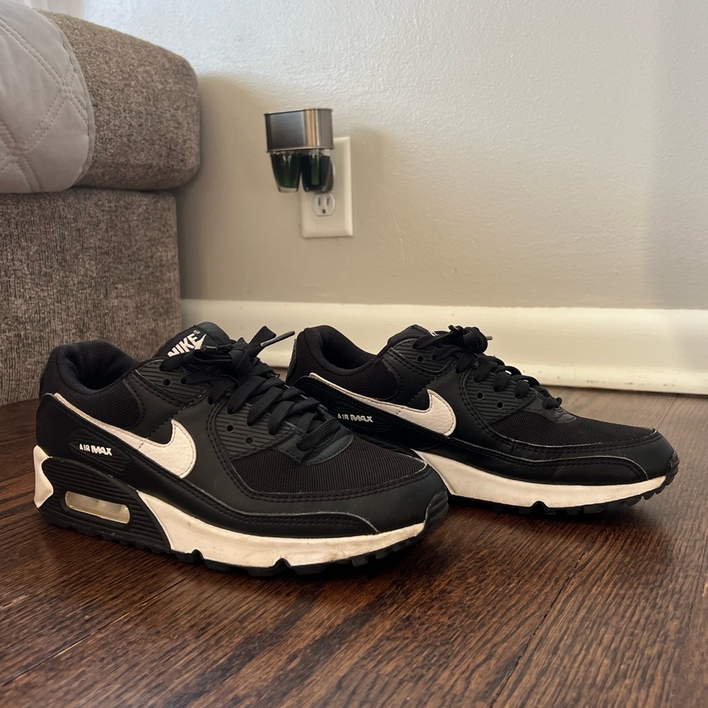 Nike Women’s Air Max Sneakers - Black & White - Picture 4 of 7